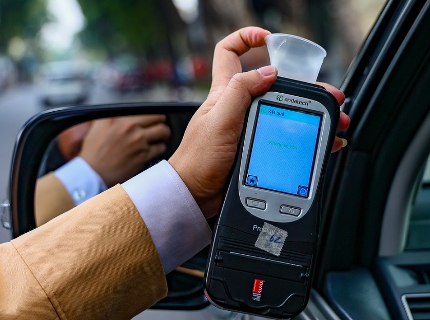 Máy có tính năng đo nhanh sử dụng phễu, cho kết quả sau 2 giây