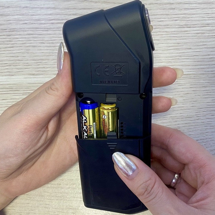 Lắp pin đúng chiều 